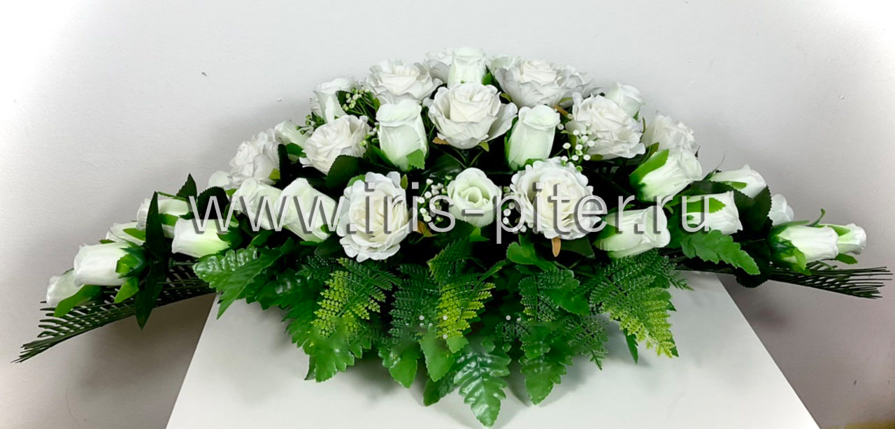 Композиция на гроб с розами