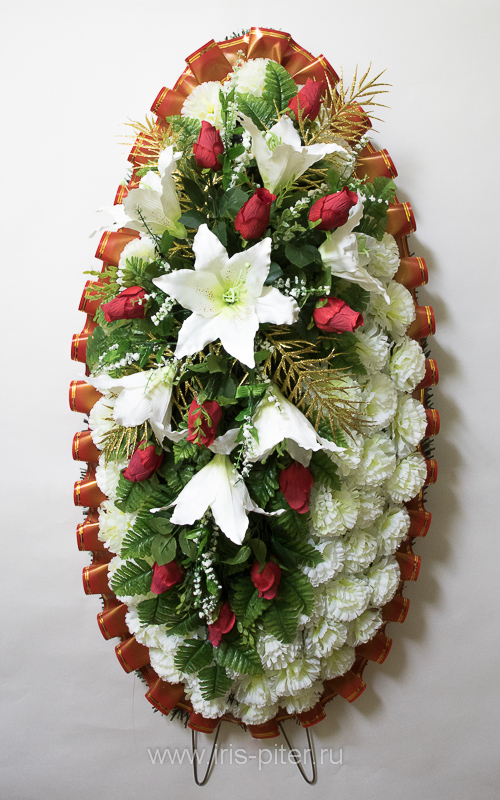 Венок большой красная композиция белая гвоздика