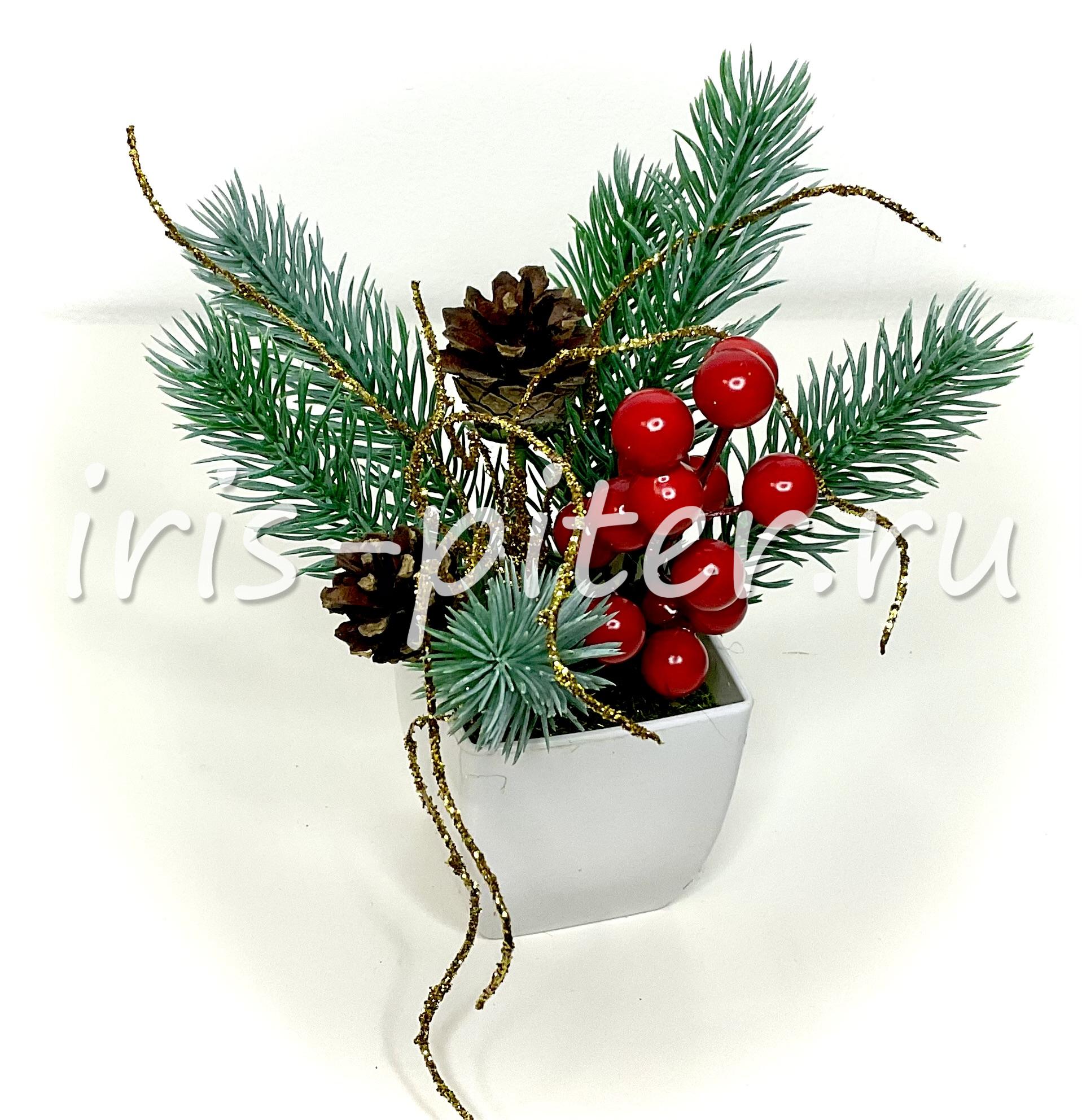 Елочка заснеженная с шишкой, ягодами  и золотой  добавкой